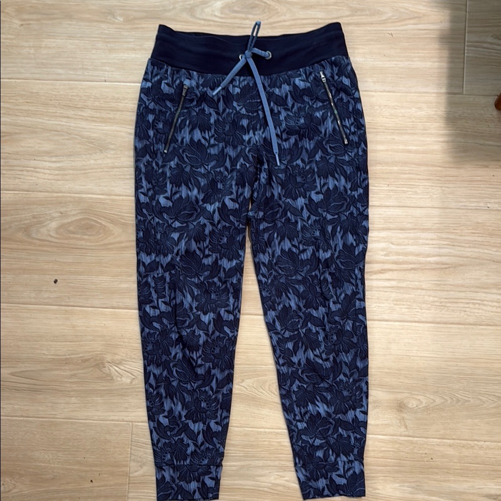 Athleta Trekkie North Joggers Blue Floral Print
